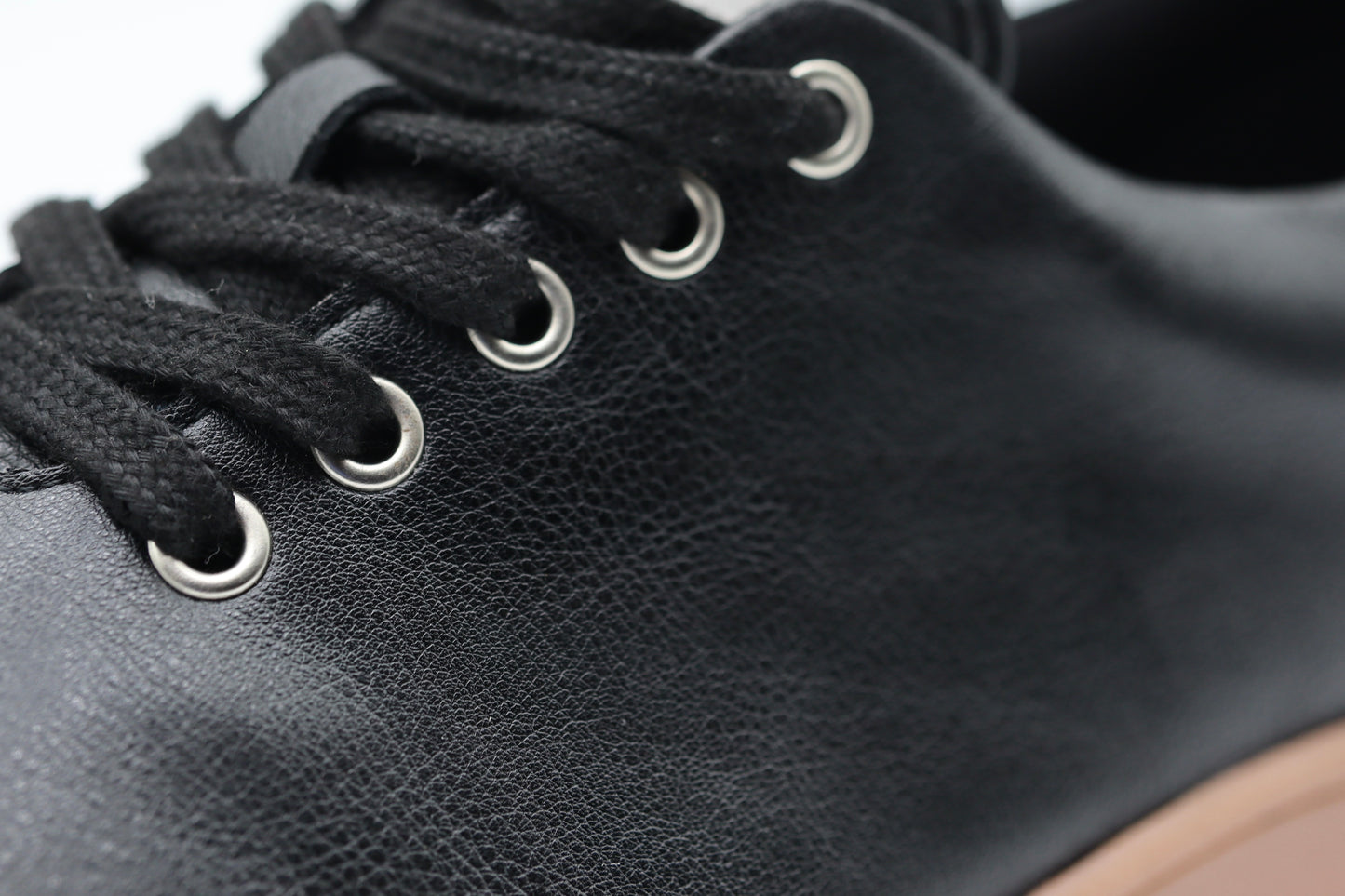 ARES Groundwear - Conductive Sneakers